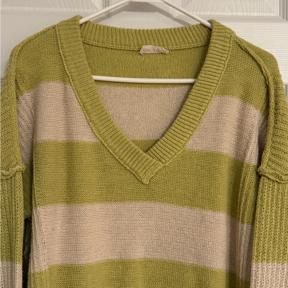 New In sweater - Picture 7 of 9